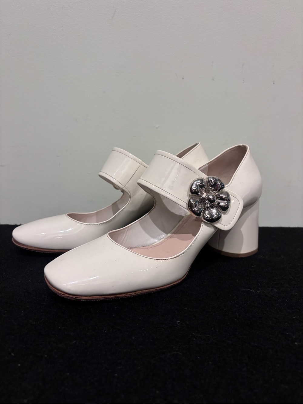 Prada White Patent Mary Jane Block Heel Pumps with Silver Floral Buckle - Picture 2 of 5